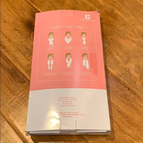 Armando Caruso Gold shawl - Picture 2 of 7